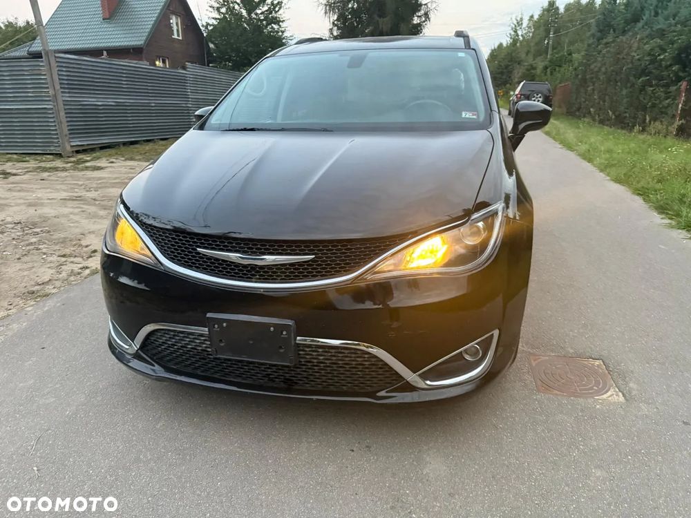 Chrysler Pacifica - 3