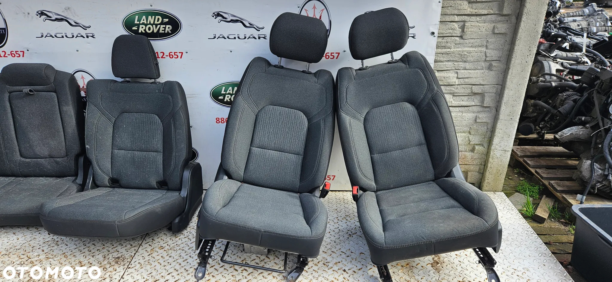 RAM 1500 V 5 2019- Big Horn KRÓTKI QUAD CAB 1,5 Komplet foteli Fotele tapicerka Kanapa Środek Boczki wykładzina Słupek próg listwa CZARNE WNĘTRZE WELUR - 4