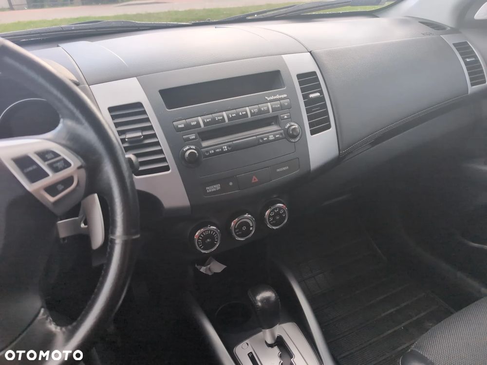 Mitsubishi Outlander - 11