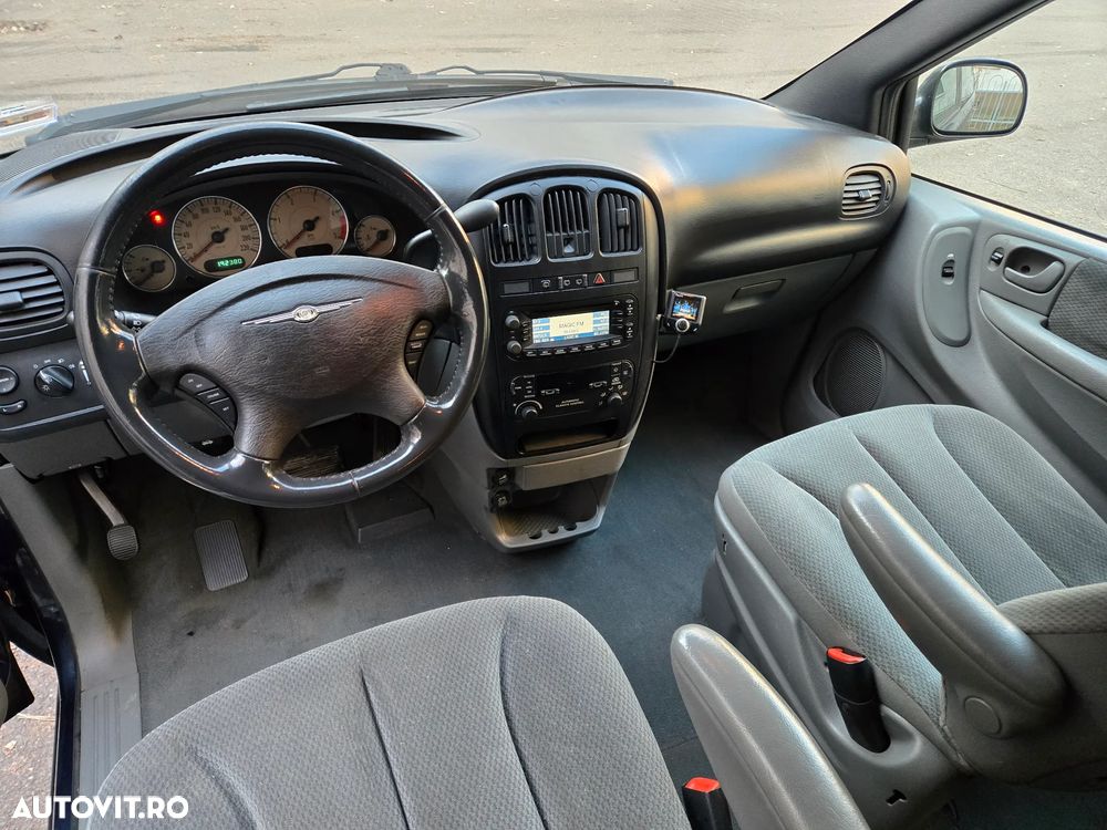 Chrysler Voyager 2.8L TD LX aut - 11
