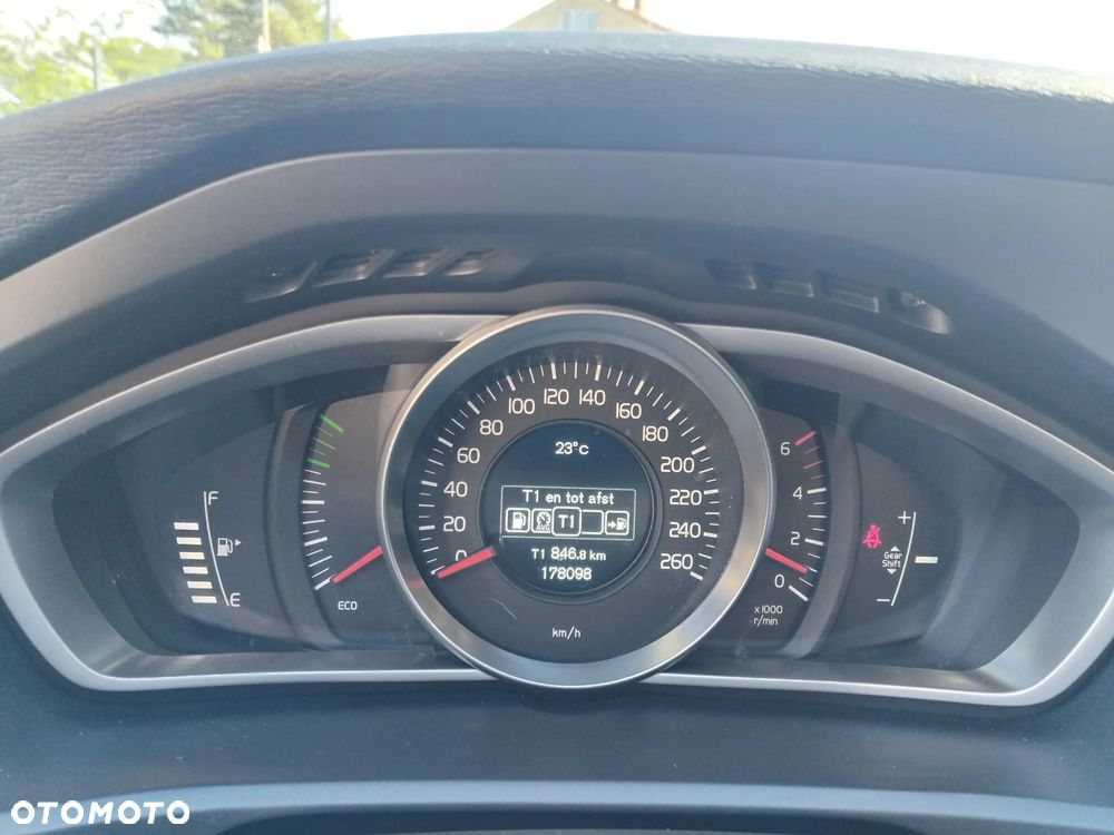 Volvo V40 Cross Country D2 Momentum - 9