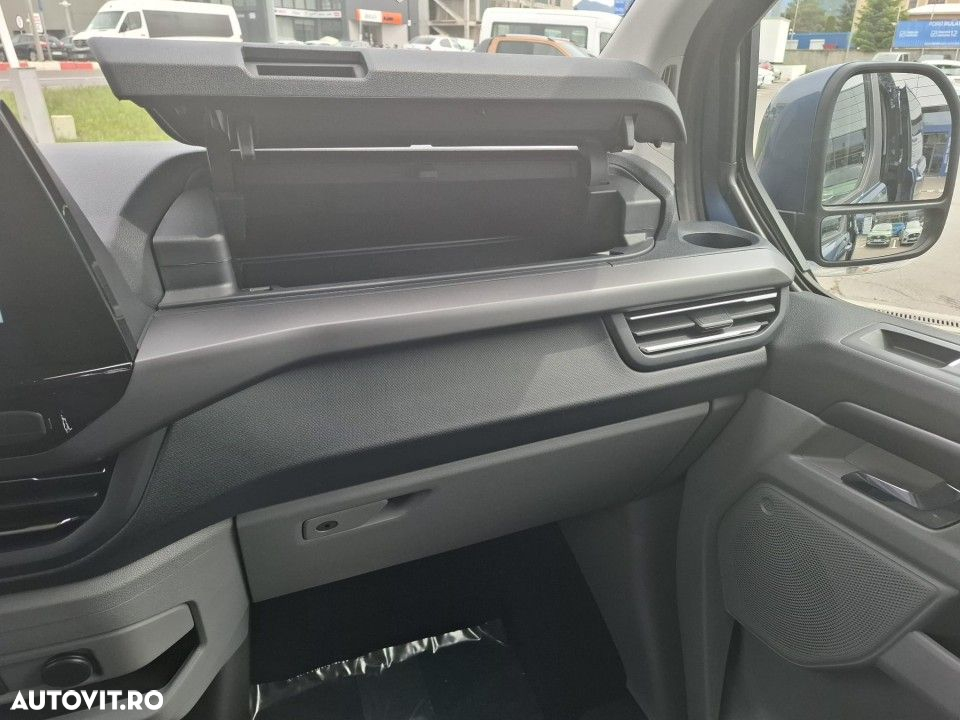 Ford Tourneo Custom - 12