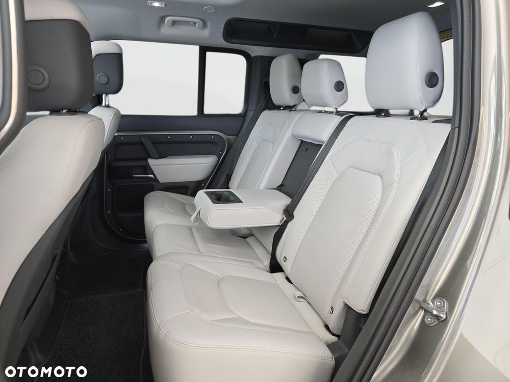Land Rover Defender - 23