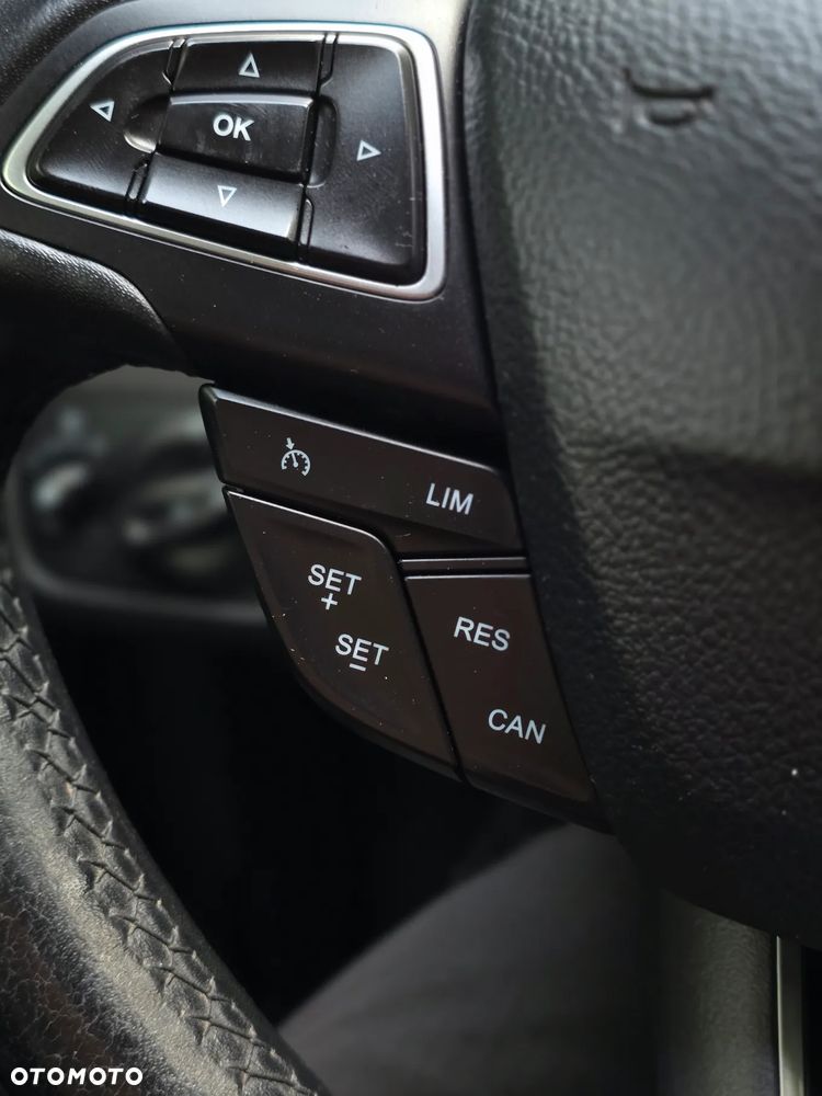 Ford Kuga 2.0 TDCi 2x4 Titanium - 32