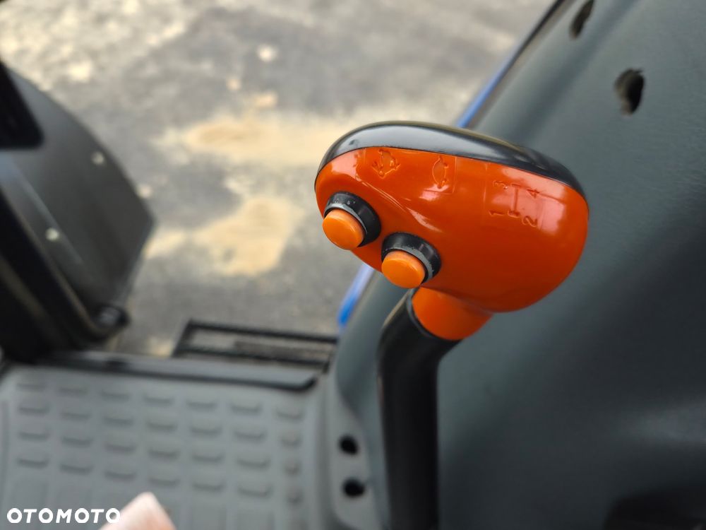 New Holland TL100A - 17