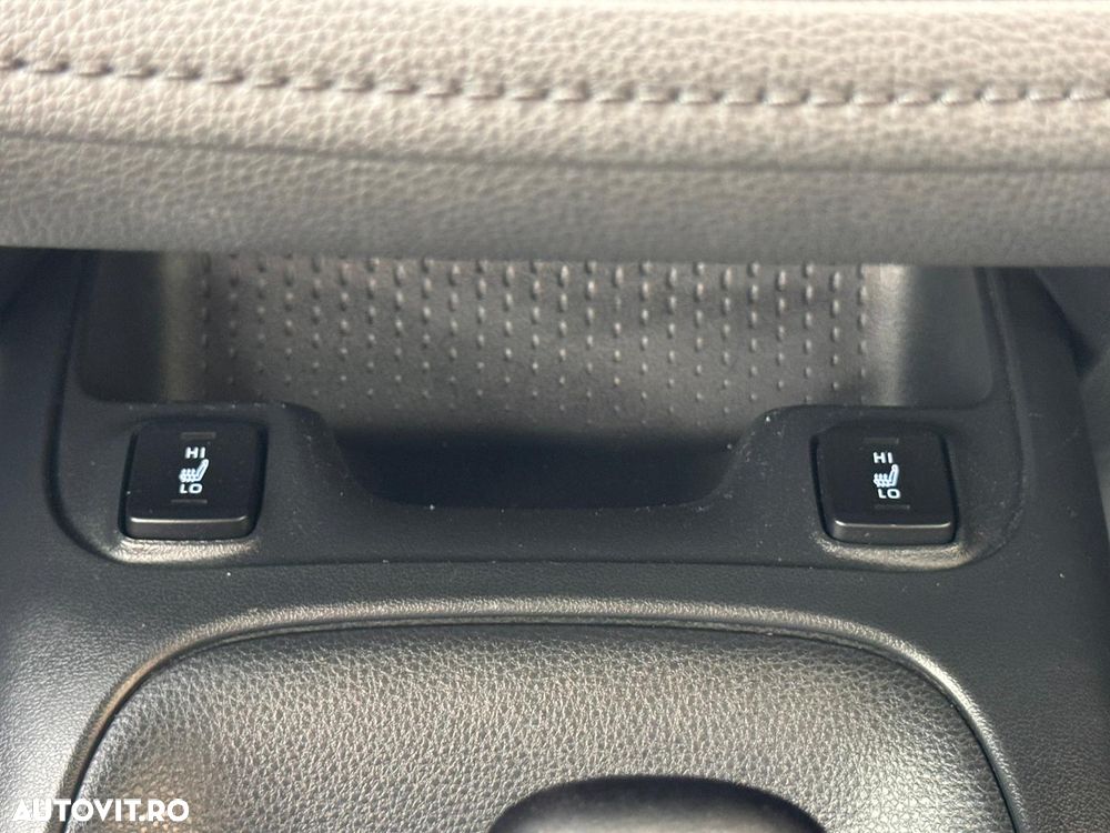 Toyota Corolla 1.8 HSD Business - 17