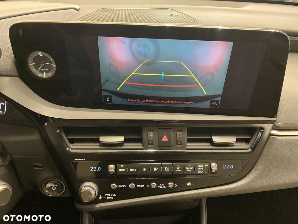 Lexus ES 300h Business Edition - 17