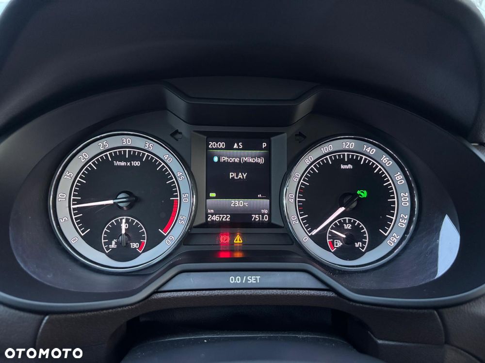 Skoda Octavia 2.0 TDI 4x4 L&K DSG - 10