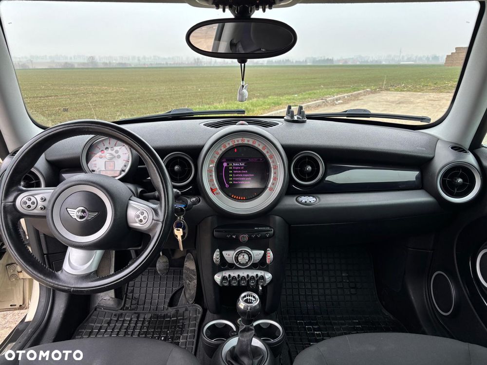 MINI Cooper Standard - 5