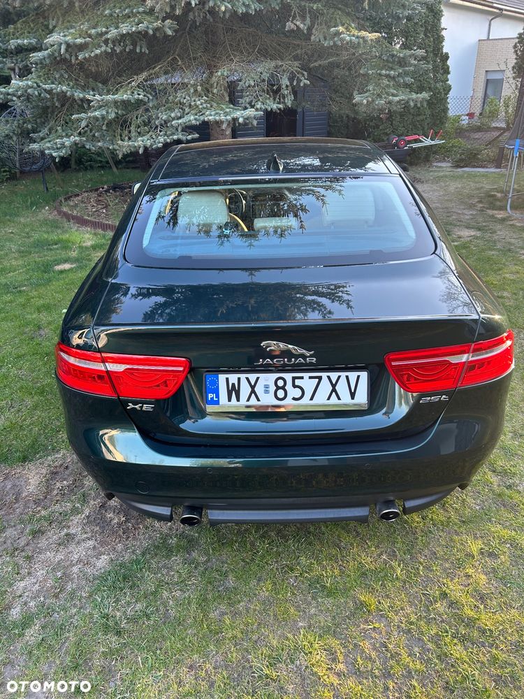 Jaguar XE 25t Prestige - 7