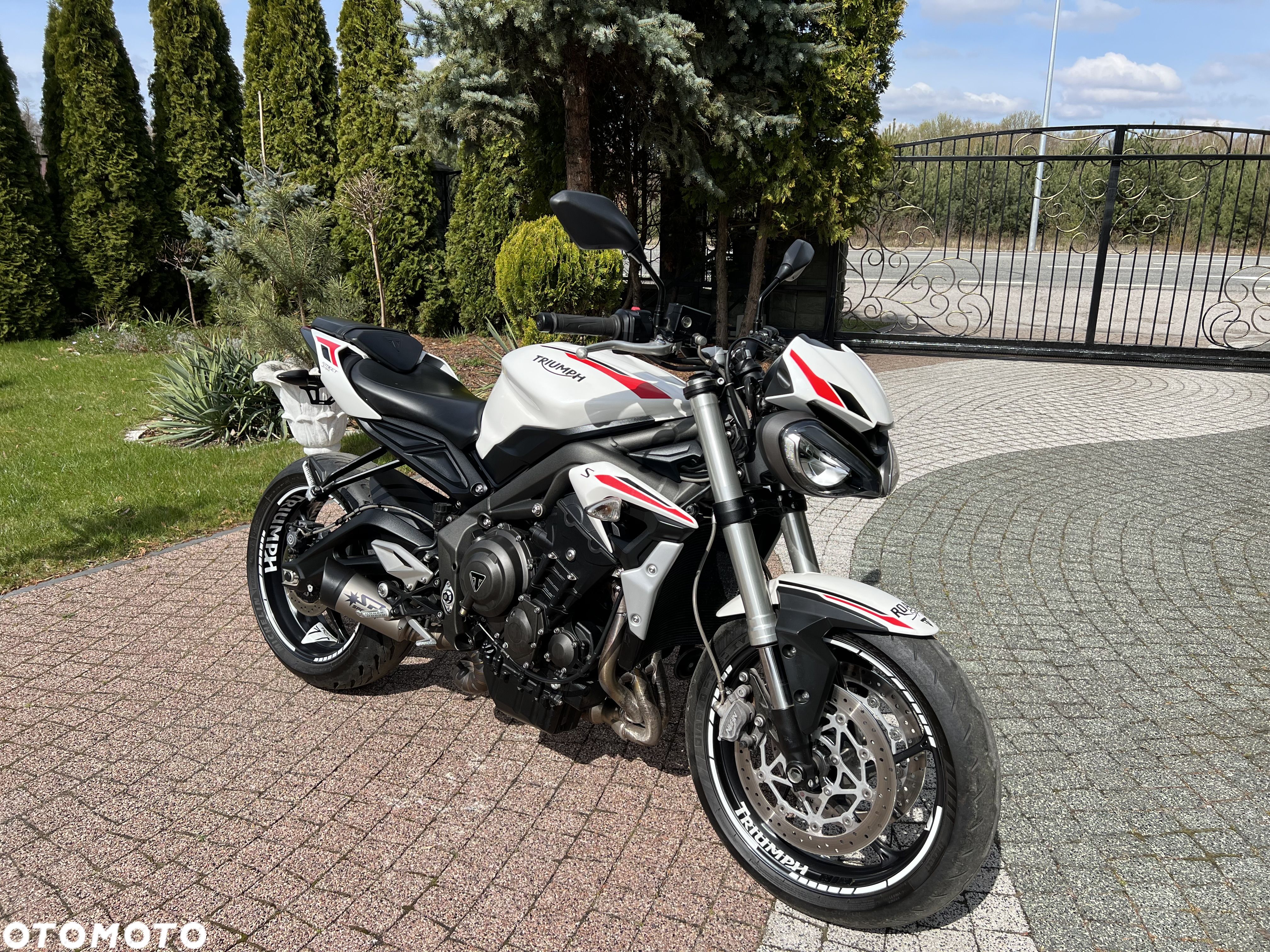 Triumph Street Triple - 1