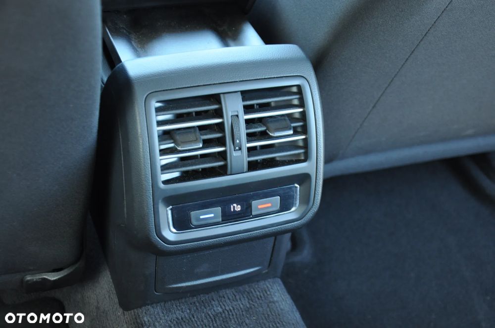 Volkswagen Passat 2.0 TDI SCR Comfortline - 24