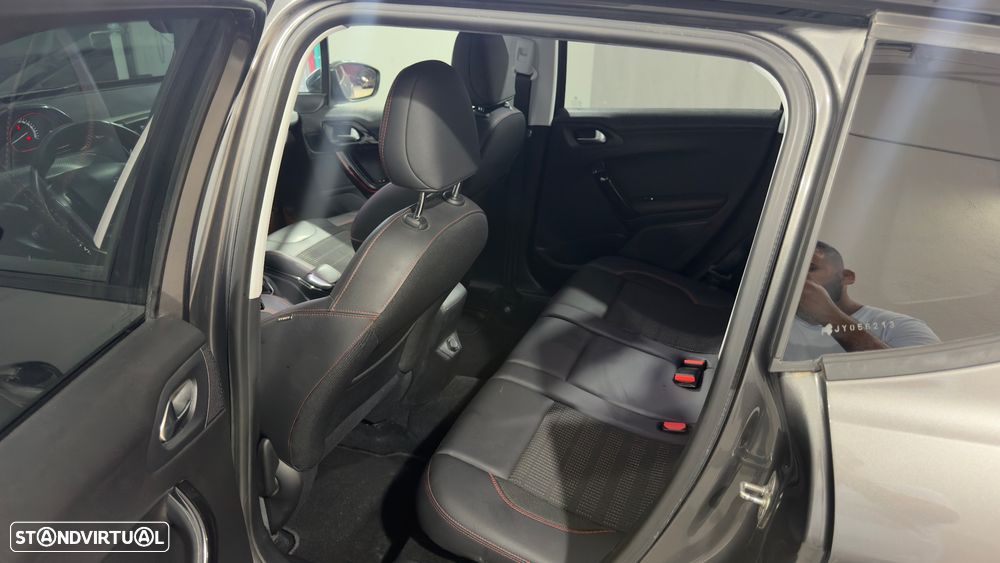 Peugeot 2008 1.2 PureTech GT Line - 11