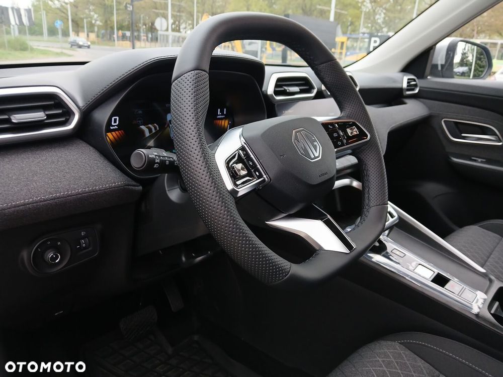 MG ZS Hybrid+ - 15