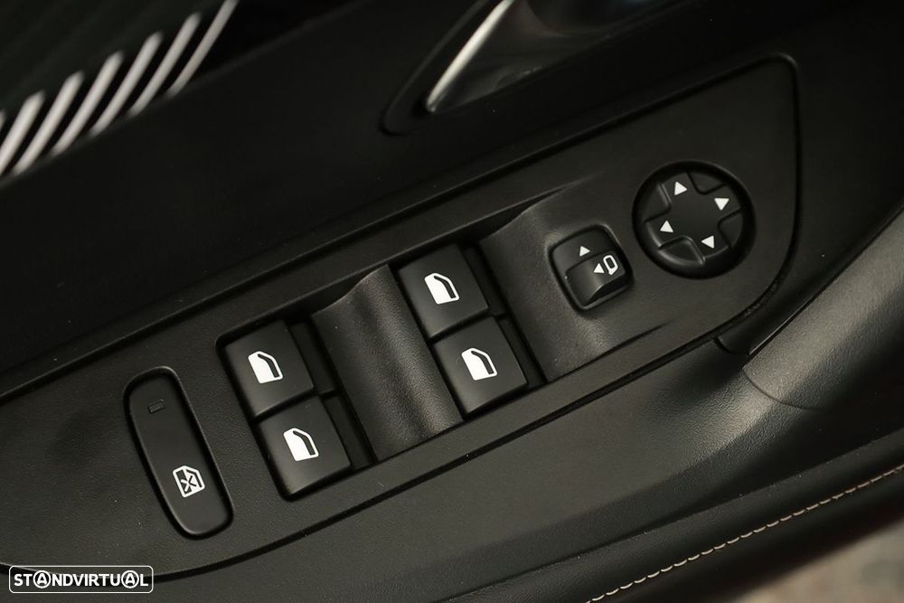 Peugeot 2008 1.2 PureTech Allure - 21