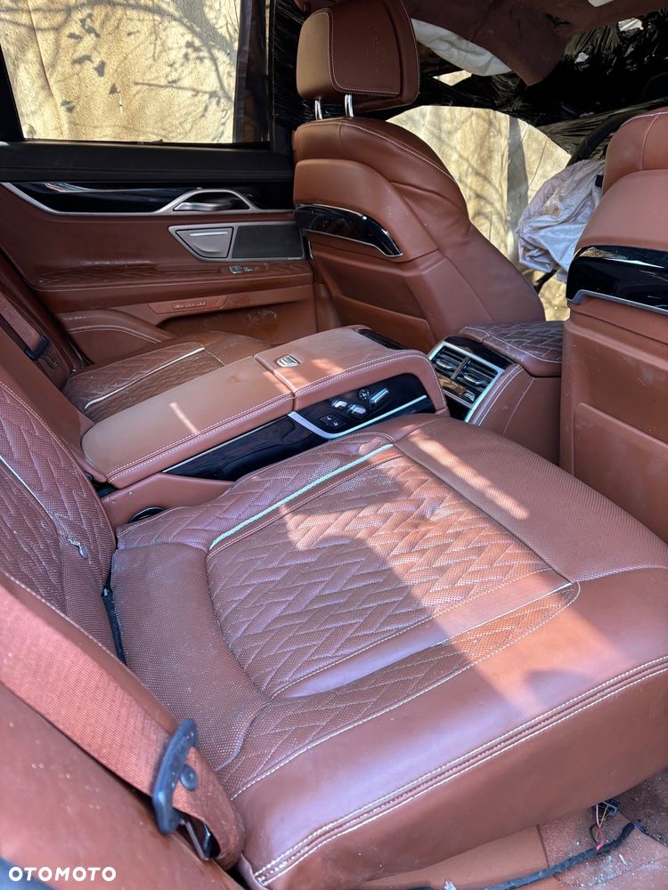 BMW Seria 7 750i xDrive sport - 2
