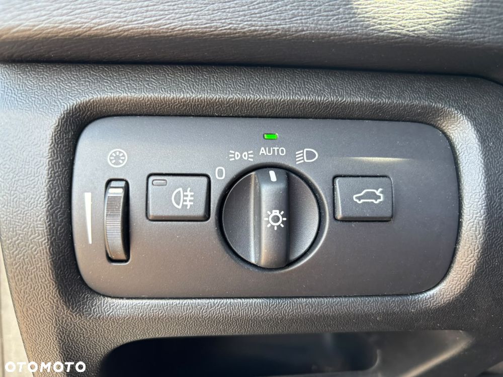 Volvo V40 T2 Drive-E Momentum - 20