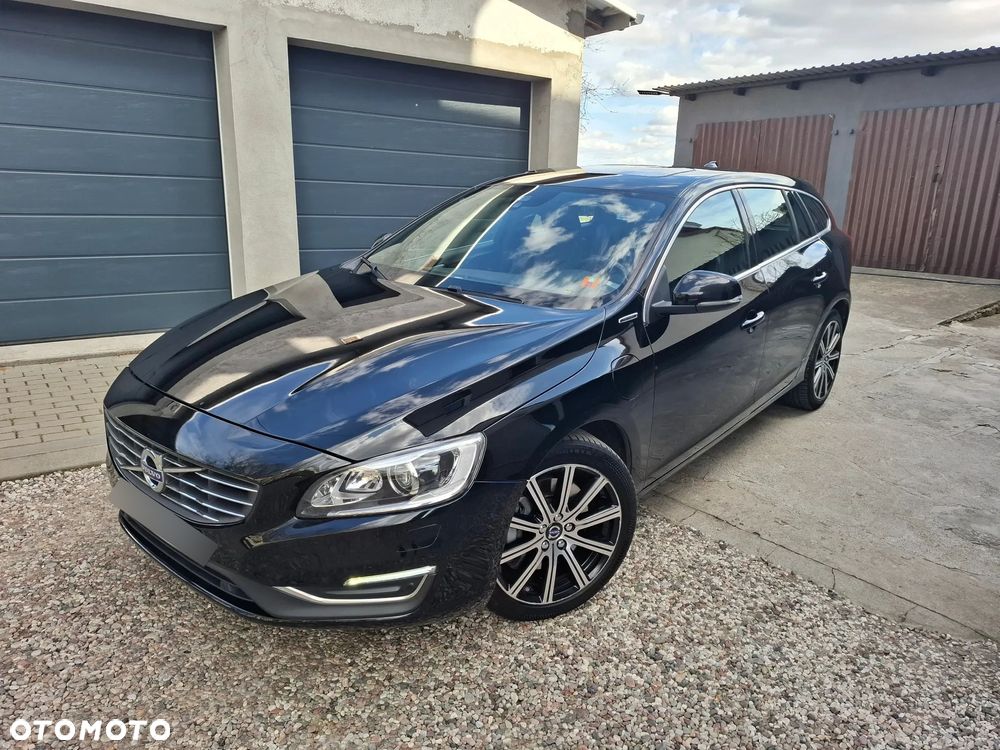 Volvo V60 D6 AWD Plug-in Hybrid R-Design Summum - 11