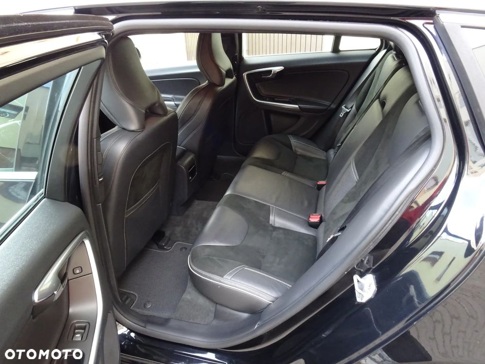 Volvo V60 D2 R-Design Momentum - 8