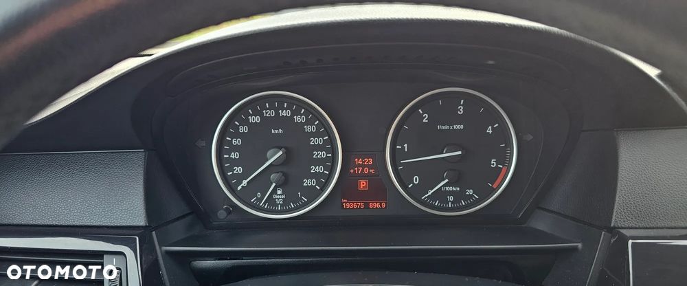BMW Seria 5 525d - 12