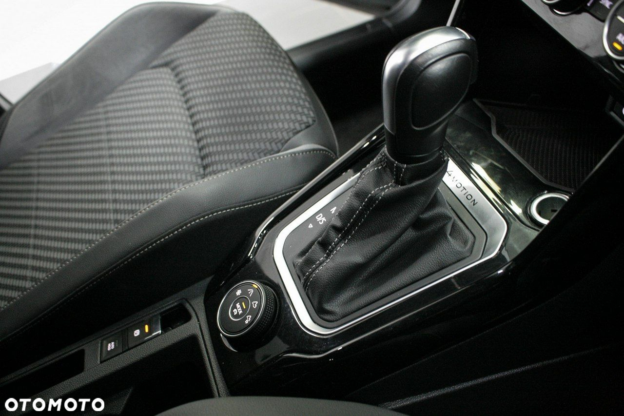 Volkswagen T-Roc - 23