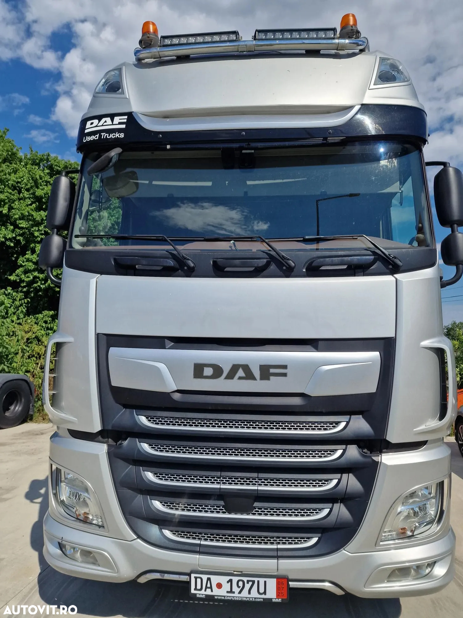 DAF XF 530 6x2, axa liftabila, RETARDER, Super Space 41900 eur+Tva, 12,9l, 2 girofaruri, proiectoare, faruri ceata, Frigider, Aer cond stationare, Anv balon puntea fata, Anv 80% ok, posibilitate leasing 4 ani,  50t cu trailer 3 axe,PROMOTIE 41900 EUR+Tva - 2