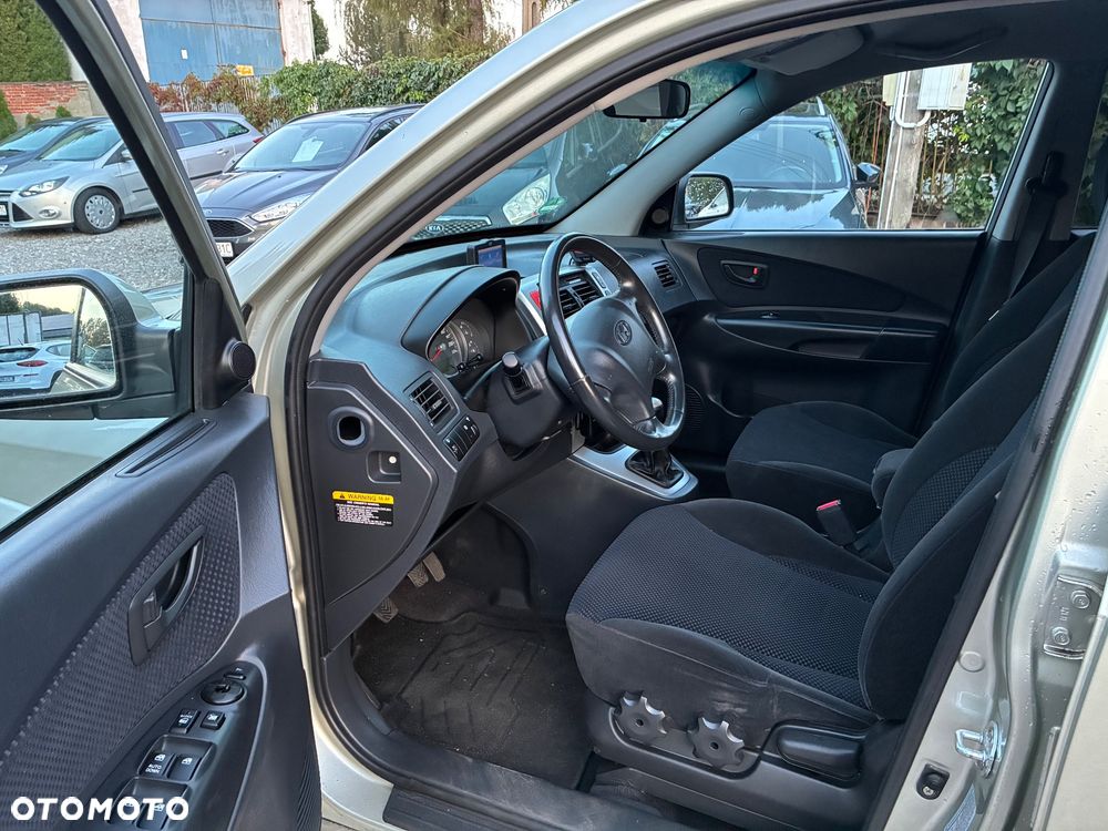 Hyundai Tucson 2.0 2WD GLS Navi - 9