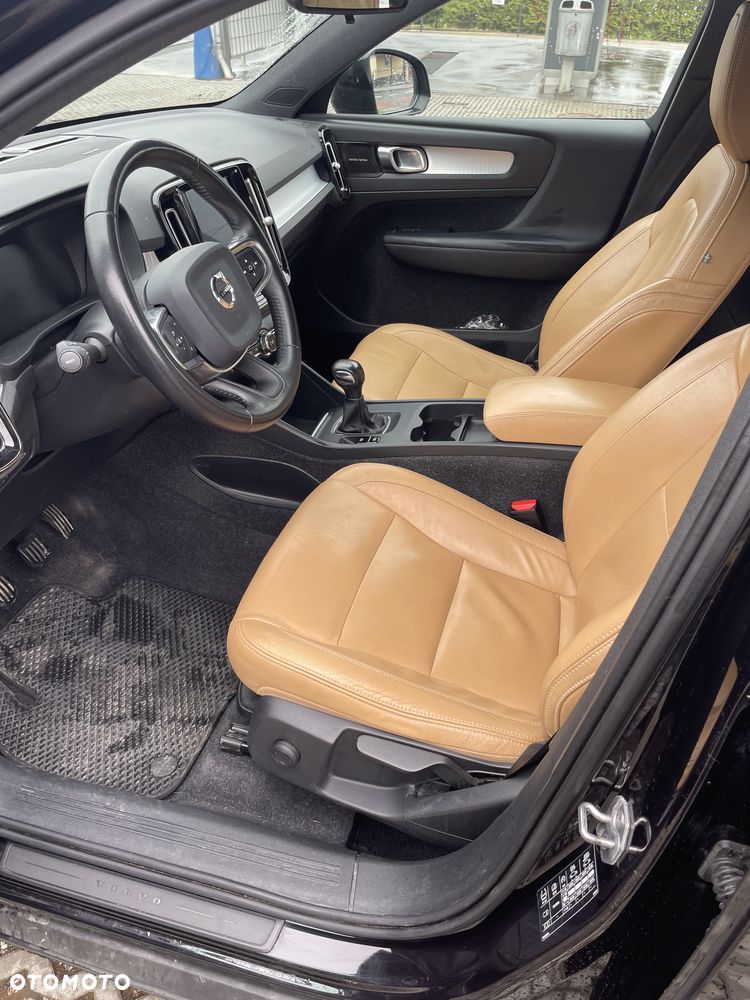 Volvo XC 40 D3 Momentum - 4