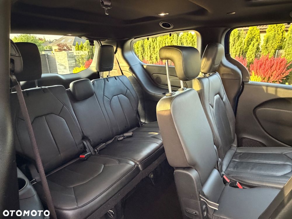 Chrysler Pacifica - 16