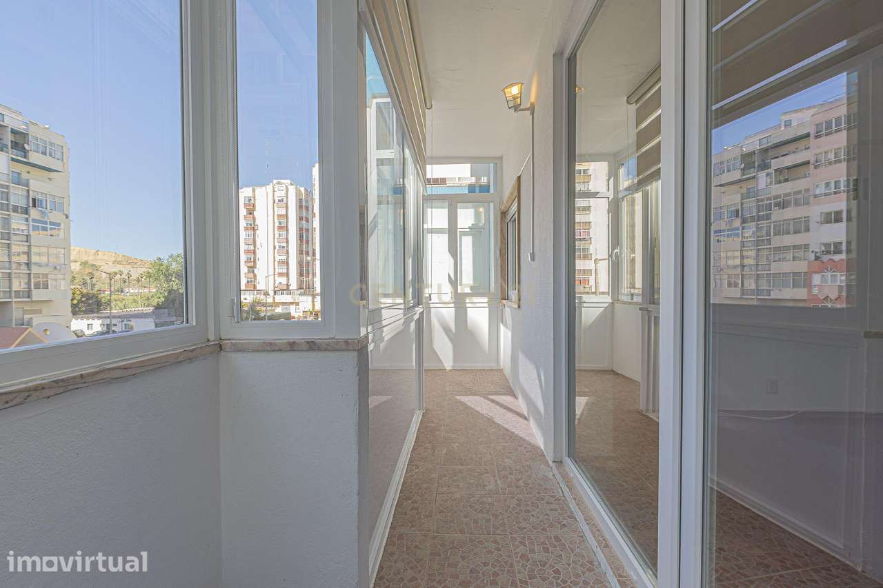 APARTAMENTO REMODELADO NO CENTRO DA COSTA DE CAPARICA - Grande imagem: 3/23