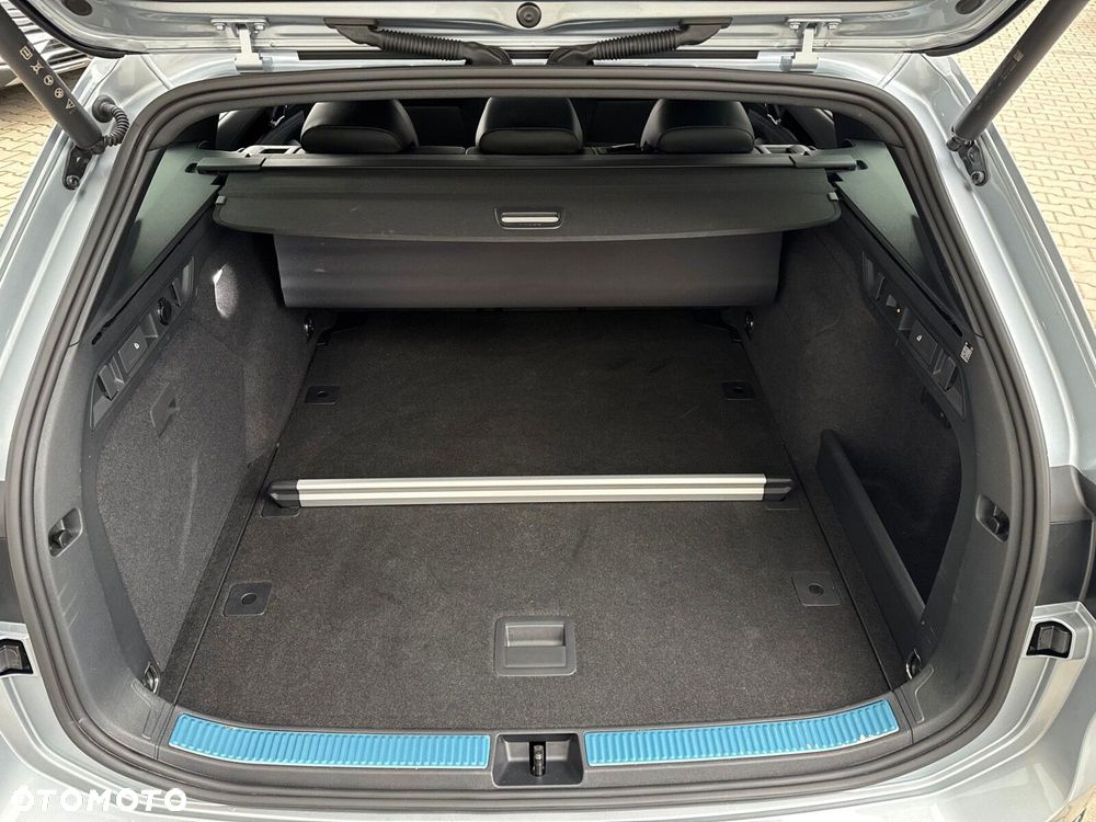 Volkswagen Passat Variant 2.0 TDI SCR R-Line Plus DSG - 34