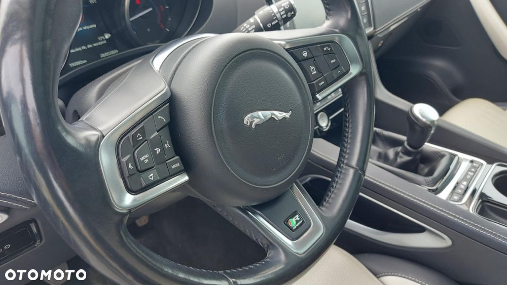 Jaguar F-Pace 20d AWD R-Sport - 18
