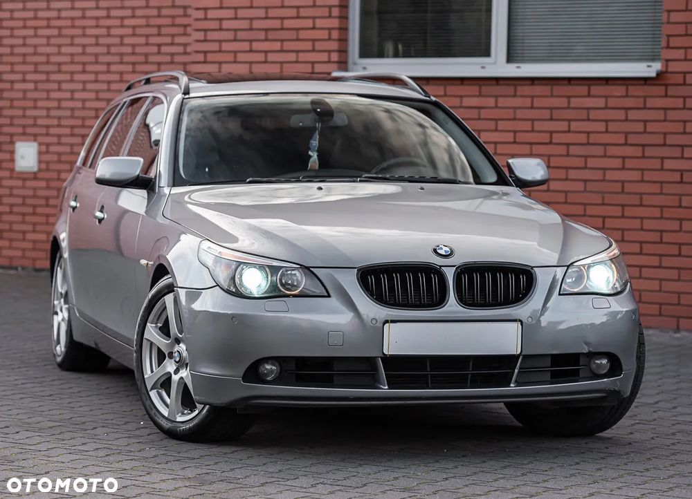 BMW Seria 5 523i Touring - 1