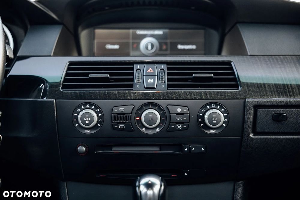 BMW Seria 5 545i - 29