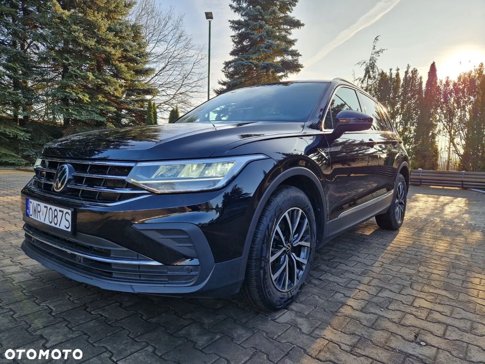 Volkswagen Tiguan - 1