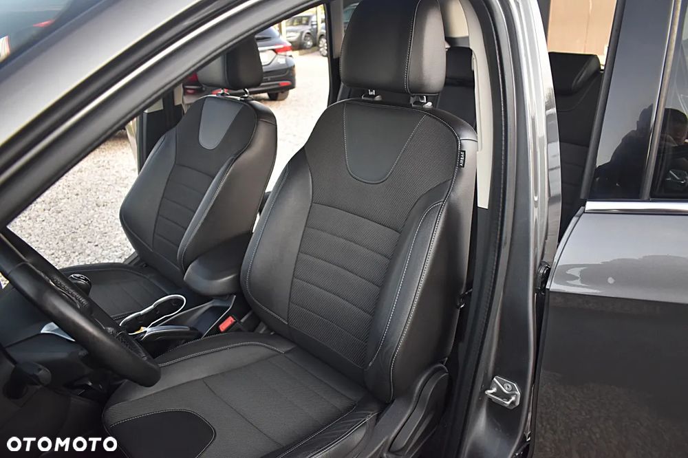 Ford Kuga 2.0 TDCi 2x4 Titanium - 19