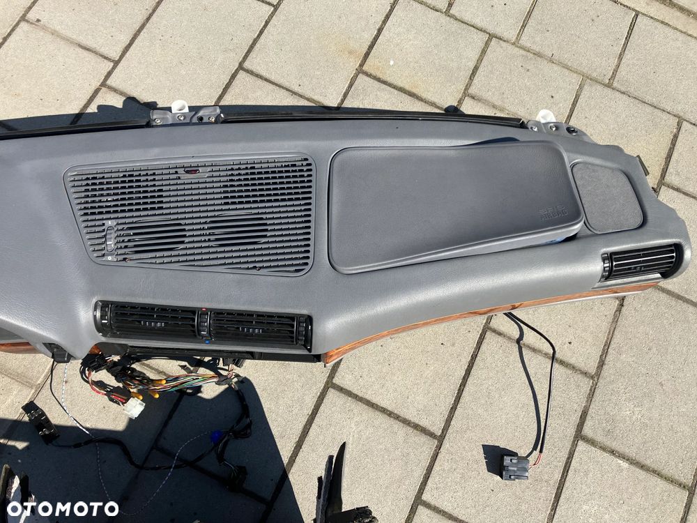 DESKA ROZDZIELCZA KONSOLA BMW E32 SZARA LIFT AIRBAG SCHOWEK KRATKA TUNEL - 7