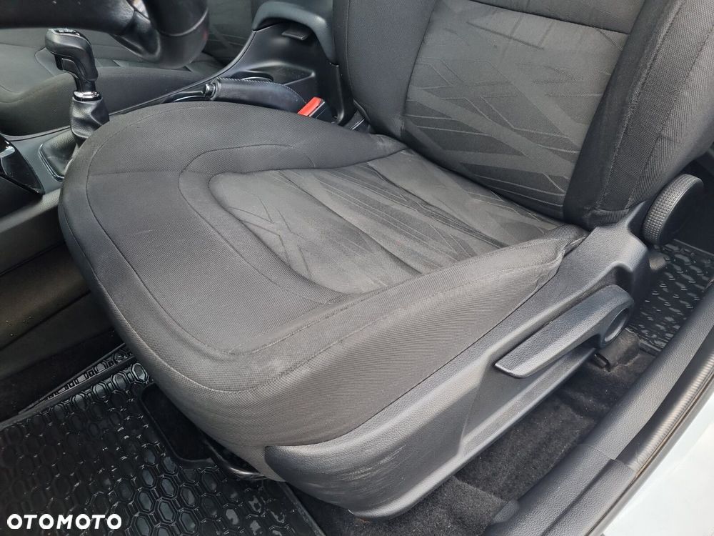 Kia Ceed - 13