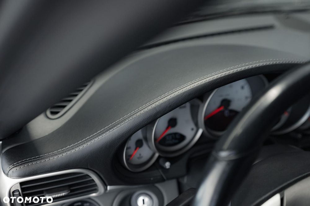Porsche 911 Carrera 4S - 32