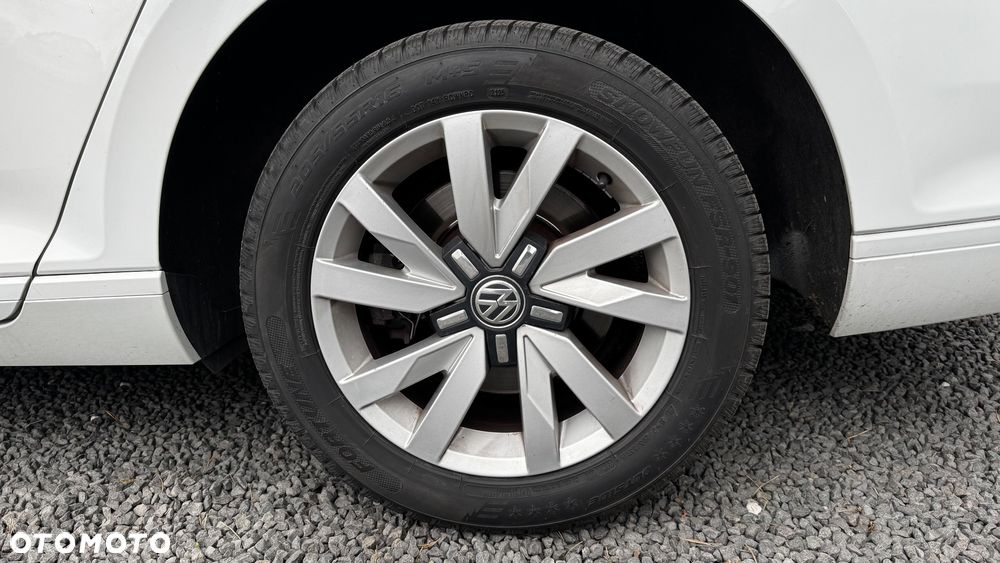 Volkswagen Passat - 36