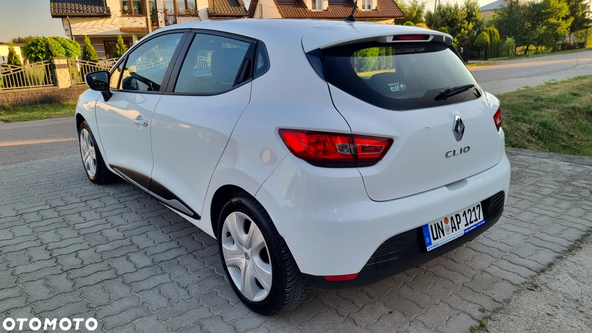 Renault Clio 1.2 16V 75 Authentique - 4