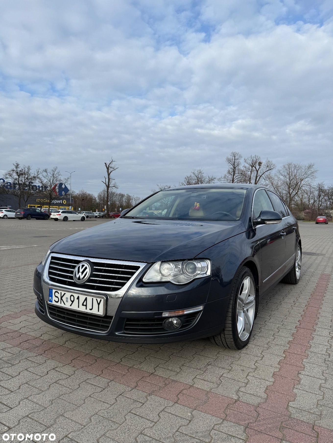 Volkswagen Passat - 1
