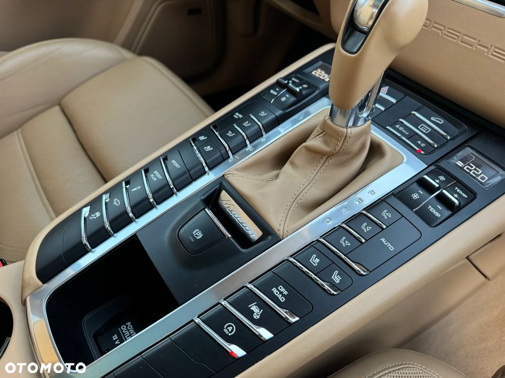 Porsche Macan Turbo PDK - 29