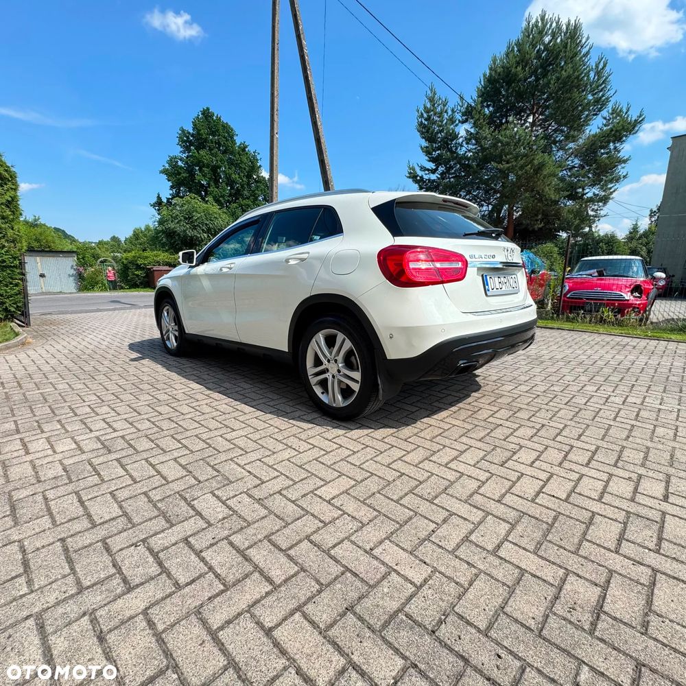 Mercedes-Benz GLA 200 7G-DCT - 5