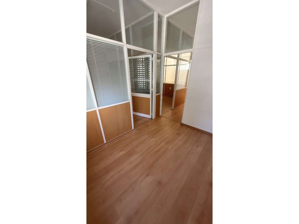Loja de 2 pisos c/90m2 na Amadora - Grande imagem: 2/18