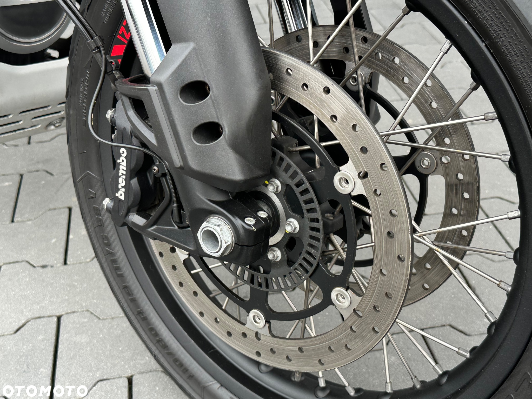 Moto Guzzi V85 - 21