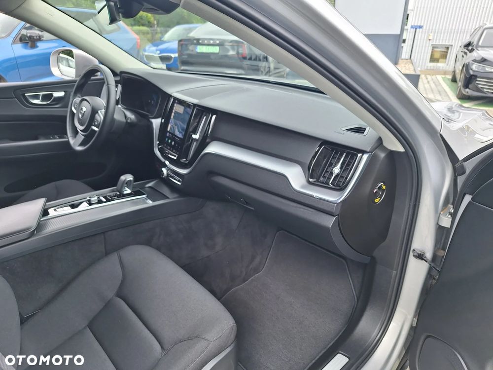 Volvo XC 60 B4 D Momentum - 14
