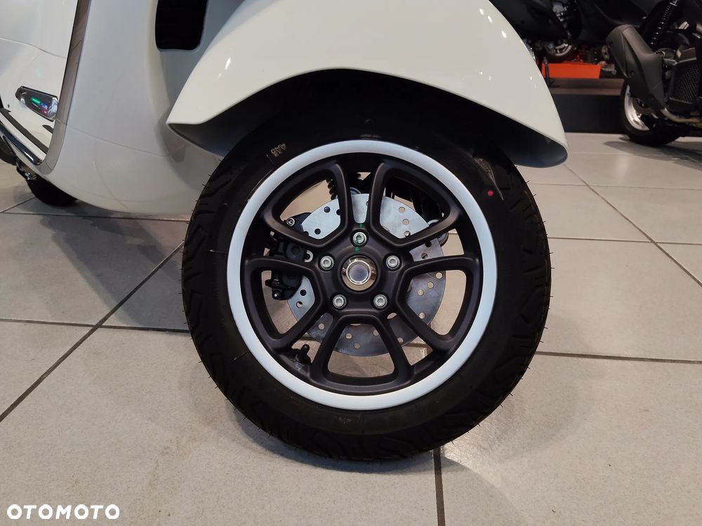 Vespa GTS - 12