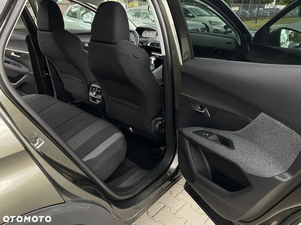 Peugeot 3008 1.2 PureTech GPF Active S&S - 10