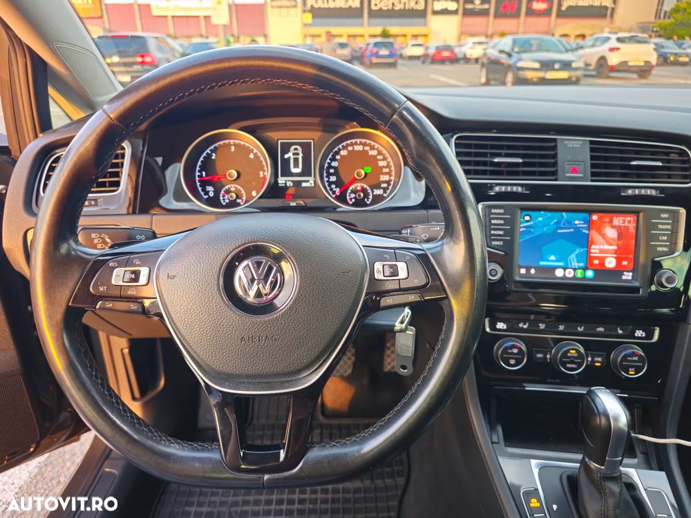 Volkswagen Golf - 10